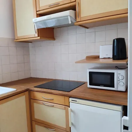 5 Minutes From Paris In Chic And Sophisticated Apartment