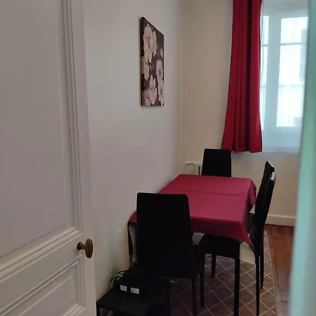 Apartment 5 Minutes From Paris In Chic And Sophisticated *