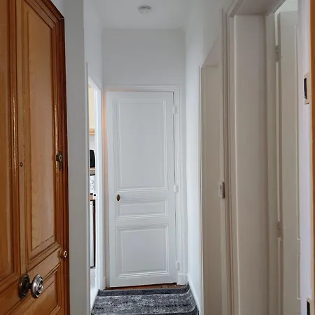 5 Minutes From Paris In Chic And Sophisticated *