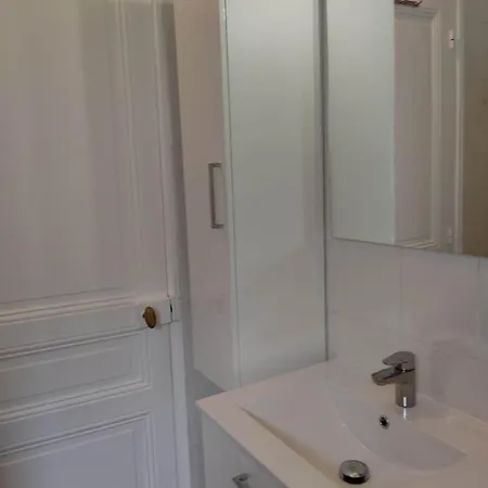 5 Minutes From Paris In Chic And Sophisticated Apartment Neuilly-sur-Seine